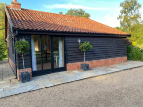 Tranquil 2-Bed Barn in Brundish Woodbridge, Wellingborough